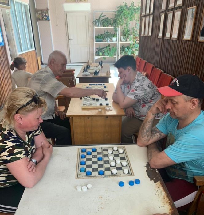 В Барнауле прошли соревнования спортсменов с нарушением зрения по шашкам и шахматам