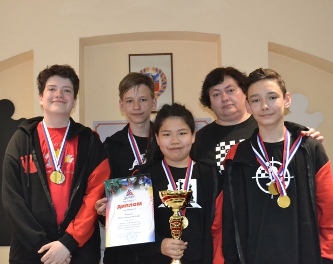 Команда 42-й барнаульской гимназии с тренером Татьяной Цепенниковой