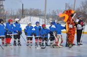 В Тюменцево торжественно открыли новую хоккейную коробку. 