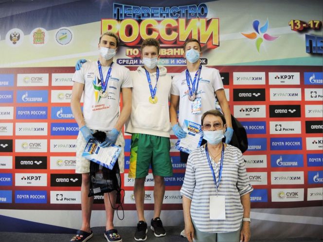 Никита Черноусов (слева) - серебряный призёр первенства России