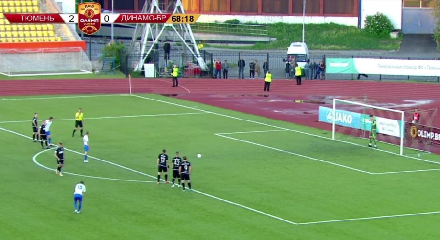 Футболисты "Динамо" в гостевой встрече проиграли "Тюмени" - 1:3/ Скрин с youtube-трансляции матча. 