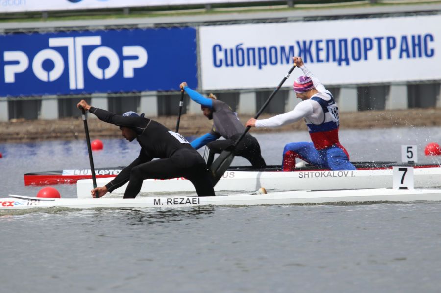 На дистанции Илья Штокалов (5-я дорожка). Фото: Виталий Уланов