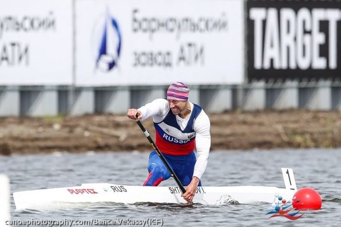 Каноист Илья Штокалов на дистанции 1000 м. Фото: ICF