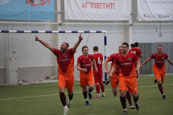 «Темп» в первом домашнем матче сезона одержал волевую победу над «Полимером». Как это было. Фото: Иван Блаженко/"Алтайский спорт".