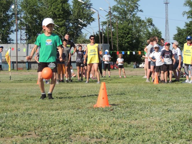 В Рубцовске День защиты детей отметили "Веселыми стартами"