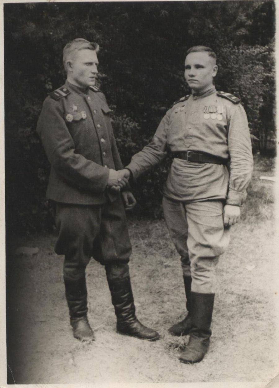 Встреча фронтовиков в Германии (Григорий Симак справа)